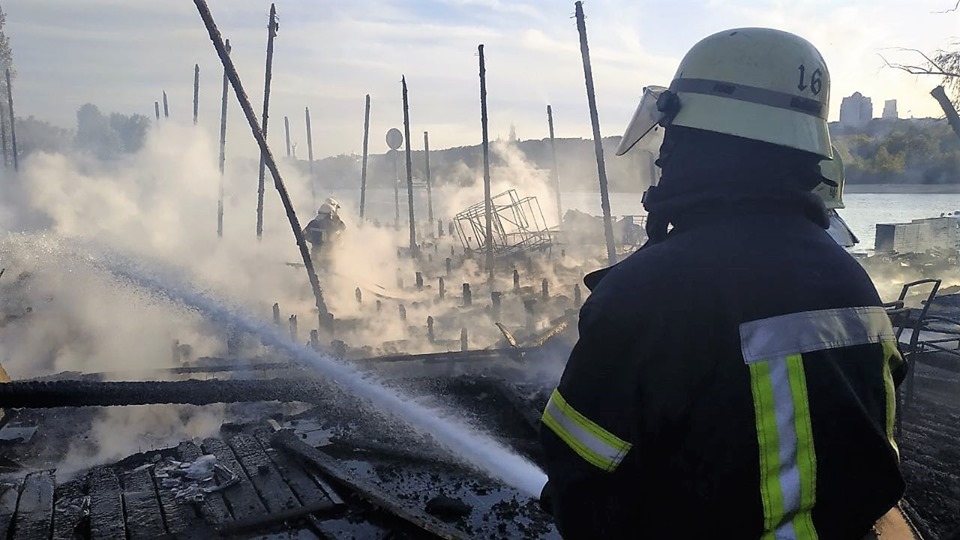 Впродовж минулого тижня столичні вогнеборці ліквідували 217 пожеж, врятували 3 людини