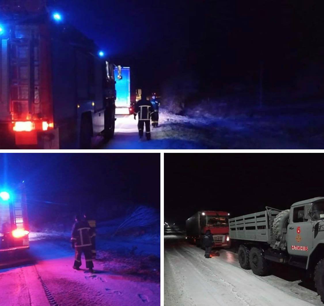 В Рівненській області рятувальники ДСНС допомогли відбуксирувати шість вантажівок