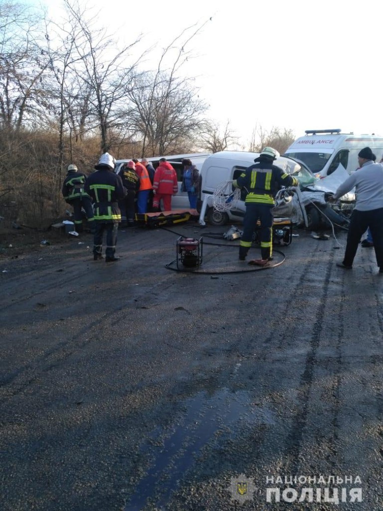 У ДТП на Одещині загинула жінка і травмувалися двоє малолітніх дітей