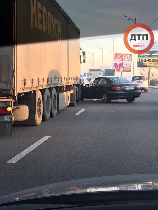 В Киеве на Большой окружной произошло ДТП