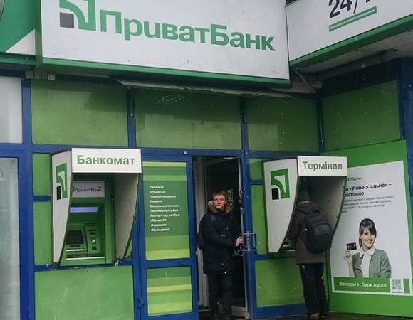 ПриватБанк припинив продаж готівкової валюти