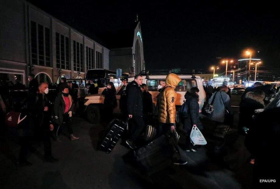 В Киеве 12 пассажиров поезда из Польши уклонились от проверки на коронавирус