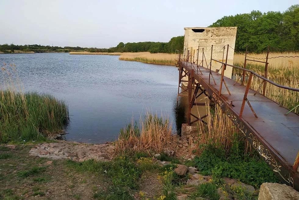 На Дніпропетровщині у ставку потонув 11-річний хлопчик: тіло шукують рятувальники