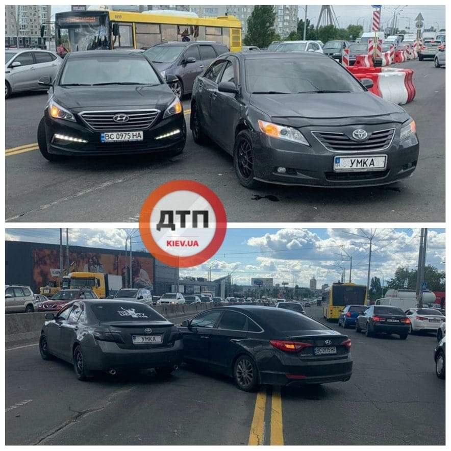 В Киеве на улице Героев Сталинграда произошло ДТП - автомобиль Hyundai столкнулся с Toyota