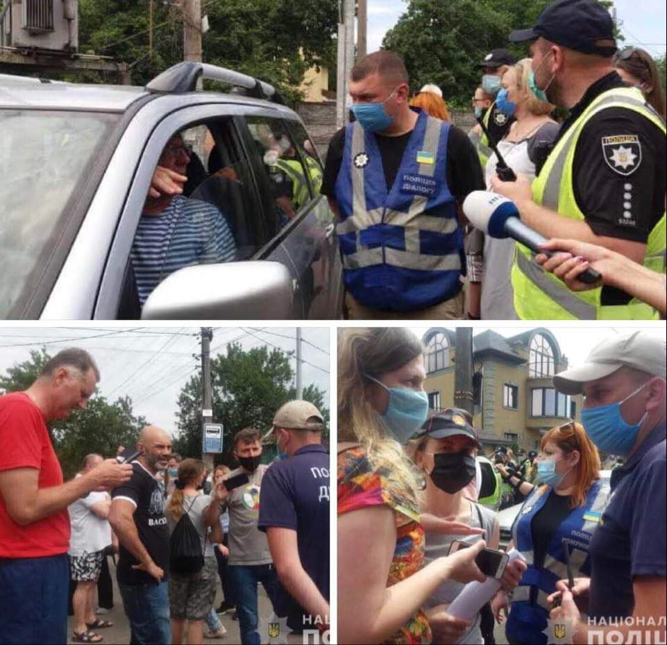 В Киеве жители Русановских садов выступают против строительства съезда с моста: перекрыли дорогу, чтобы не пропустить технику