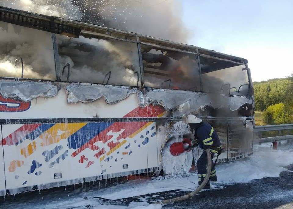 На трасі Київ-Одеса згорів рейсовий автобус Сетра