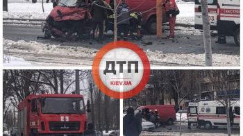 Тяжёлое ДТП с пострадавшими в Киеве на бульваре Лепсе 34: микроавтобус со встречной полосы вылетел через бульвар в дерево и задел грузовик